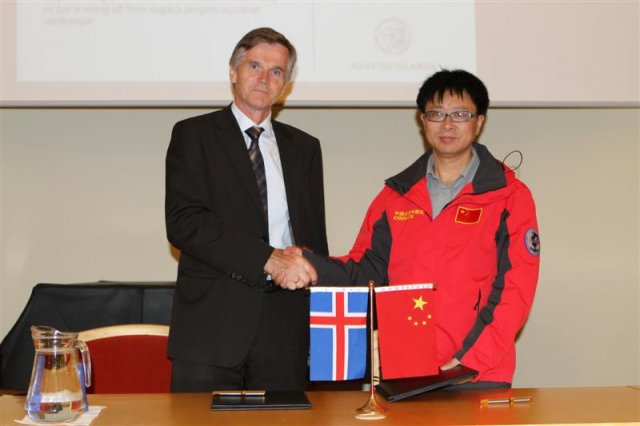 The Icelandic Centre for Research and the Polar Research institute signed an MoU