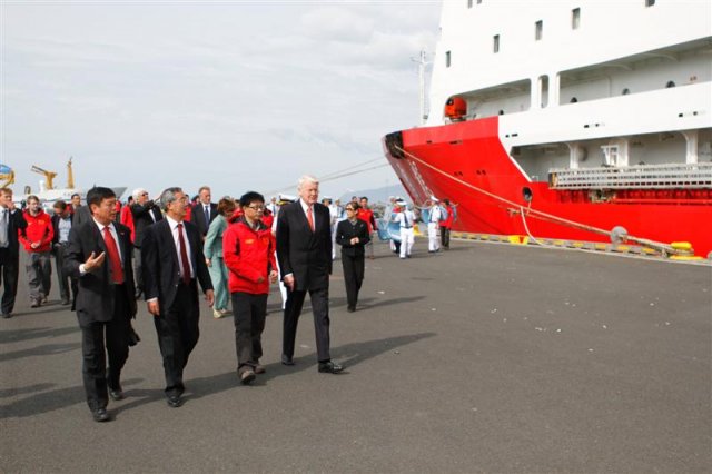 The president walking towards the Xuelong
