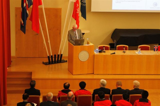 Dr. Gunnlaugur Björnsson presenting at the symposium